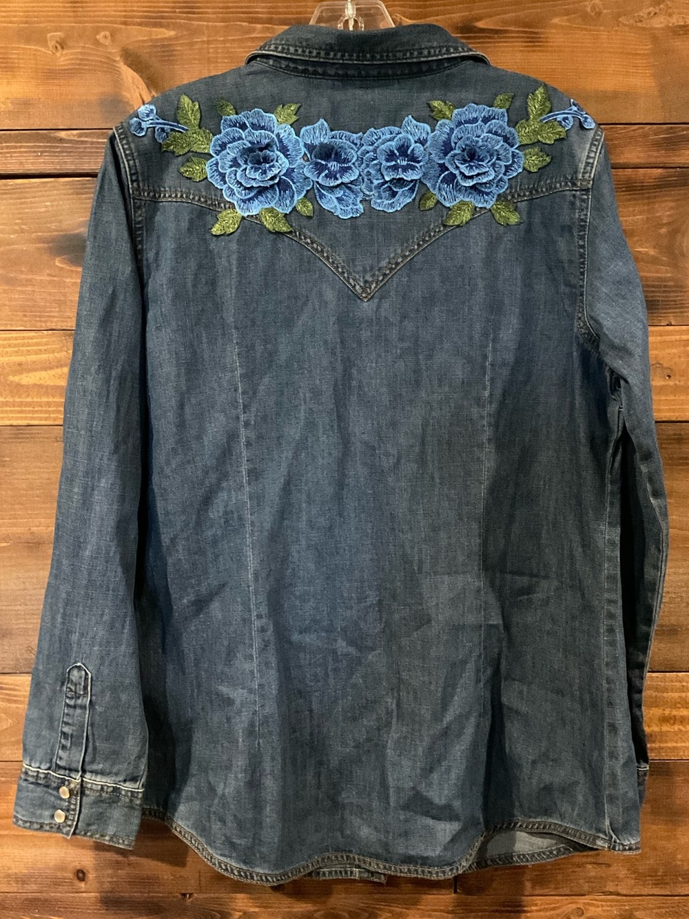 Cowboy Wrangler RETRO Denim Snap Button Shirt Embroidered Blue Roses Women's L - Picture 4 of 9